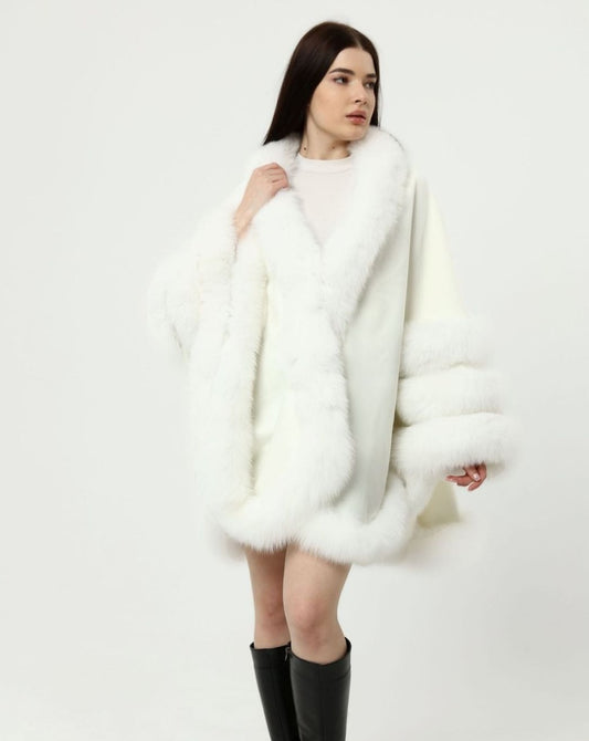 Lilian white cape with fox fur trim