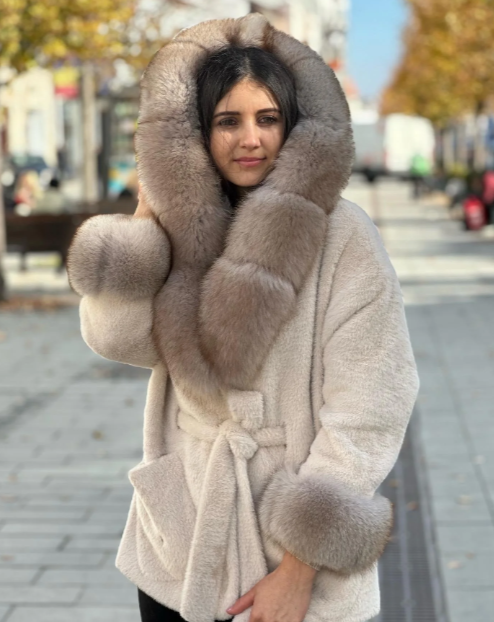 HOLLY CREAM Alcantara Fur Coat