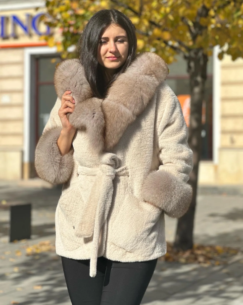 HOLLY CREAM Alcantara Fur Coat