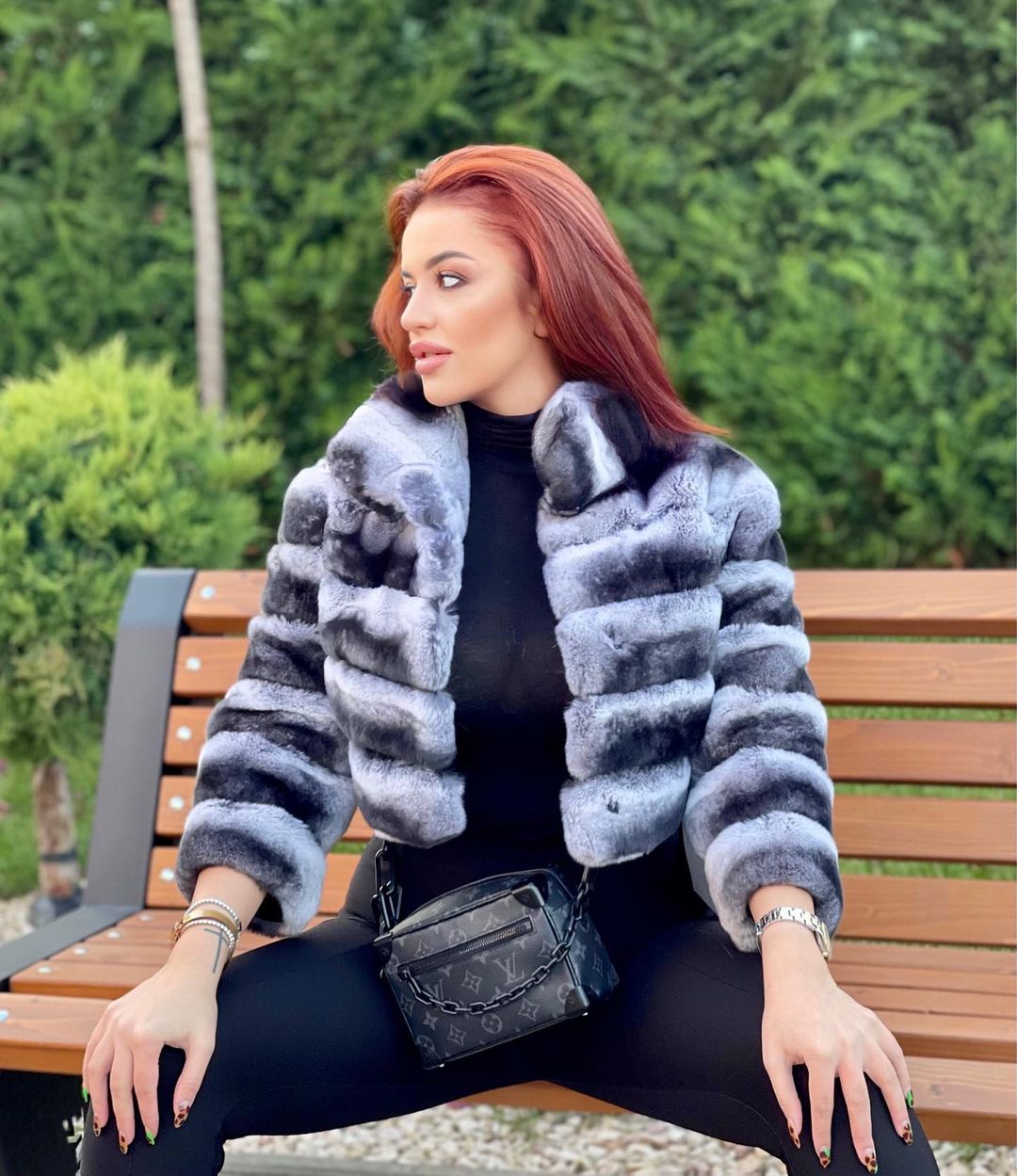 REA BLACK Chinchilla Rex Waist Line Coat