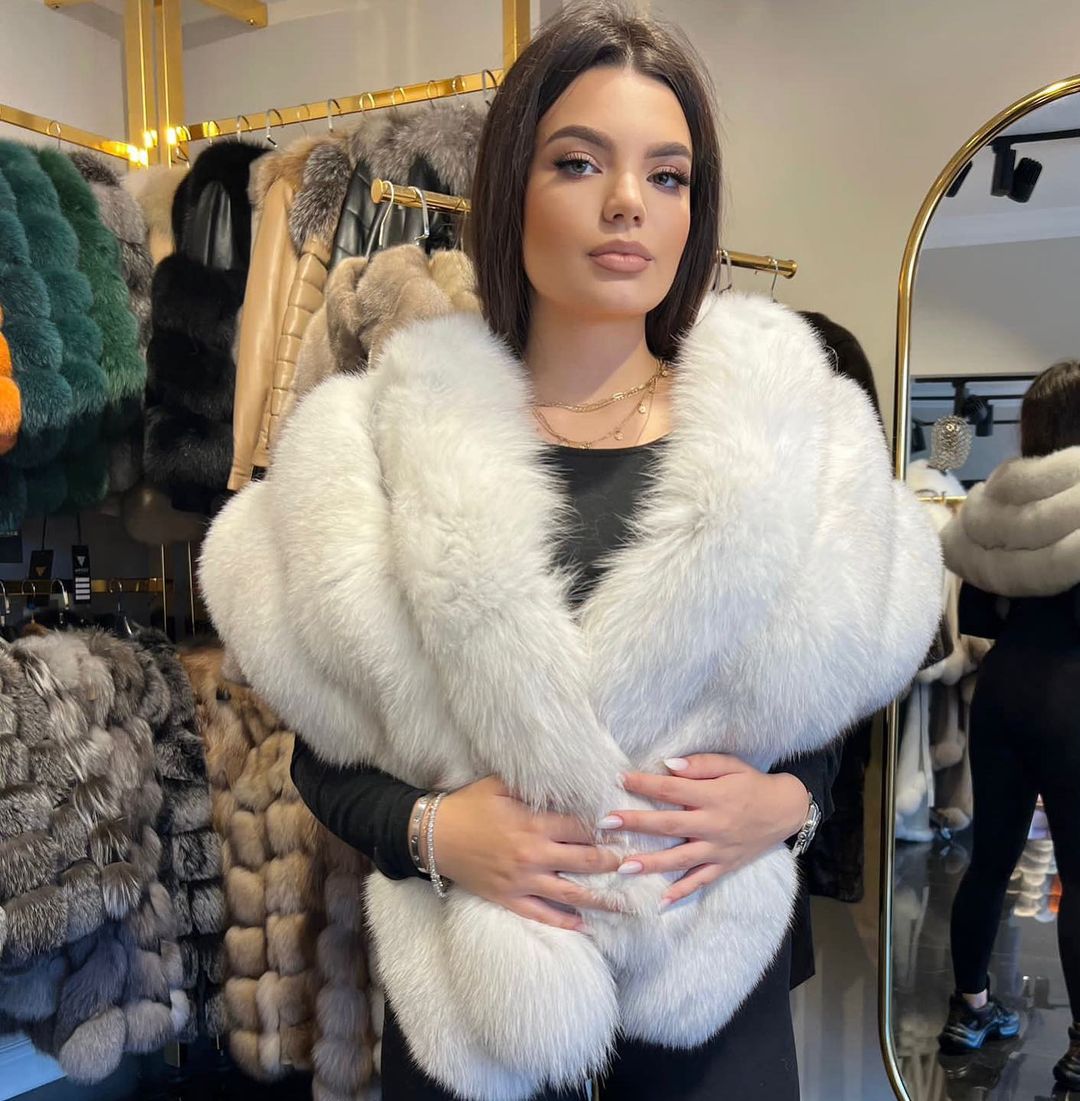 SORAYA WHITE Luxurious Real Fur Cape