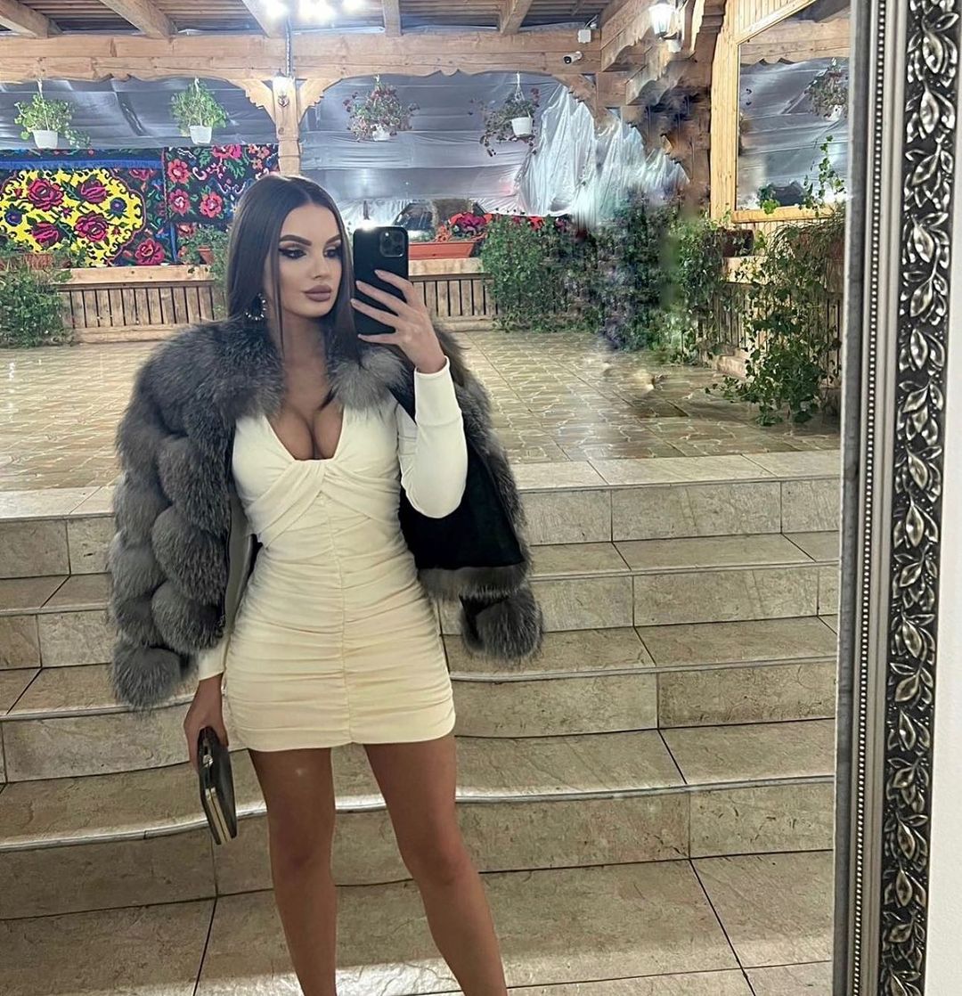 TAYA GREY Luxurious Fox Fur Coat