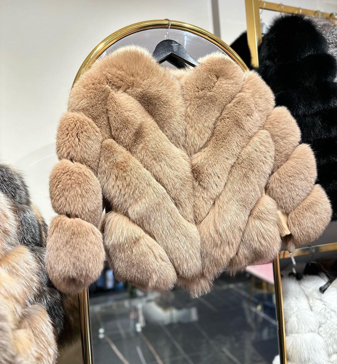 VALENTINA BEIGE Luxurious Fox Fur Coat